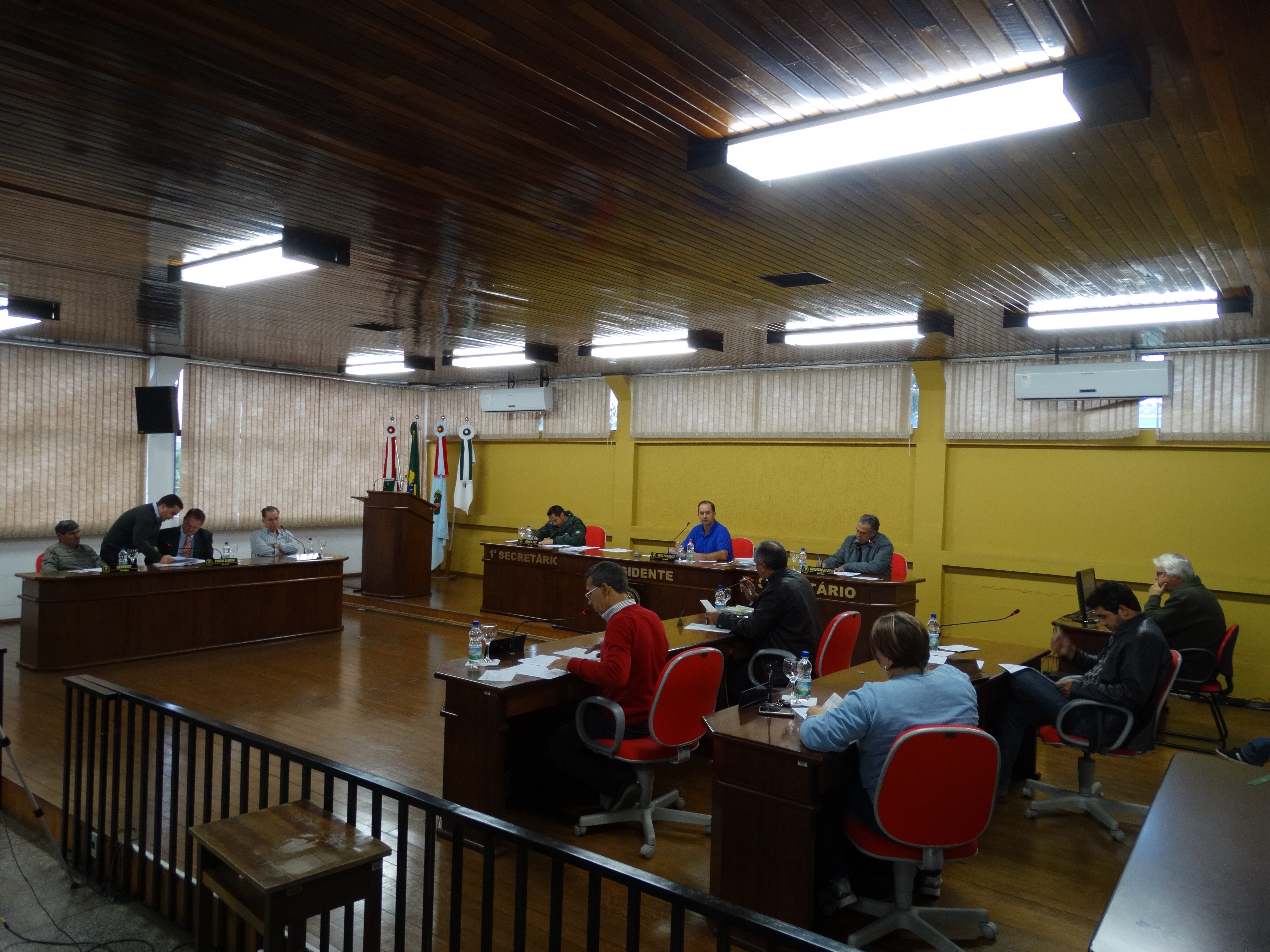 Câmara Municipal aprova sete projetos de lei durante sessão ordinária