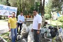 Lixo recolhido no Rio Canoinhas é exposto em praça pública