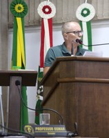 Vereador Professor Osmar chama atenção do Município quanto ao piso salarial dos professores