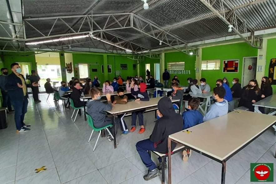 Vereador Willian Godoy acompanha Assessoria de Juventude em visitas nas escolas
