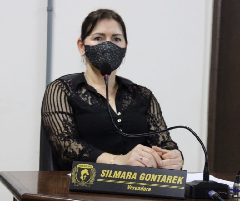 Vereadora Silmara Gontarek solicita novo abrigo de passageiros para localidade de Barra Mansa