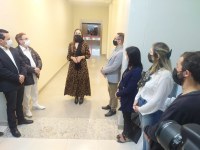Vereadores Tati, Zenilda, Juliana e Homer participam da entrega do elevador no Hospital Santa Cruz